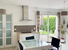 NOISETTE- T2 lumineux, proche centre ville en RDC, très bien équipé avec terrasse