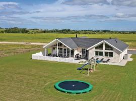 赛博特拉普七卧室度假屋，位于Spottrup的酒店