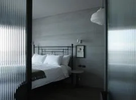 Inn the Midst 淺山深居