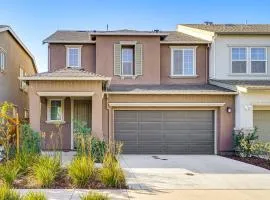 8 Mi to Lincoln Park Family-Friendly Tracy Home