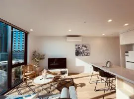 Box Hill 2bed 2bath Apartment 7x5