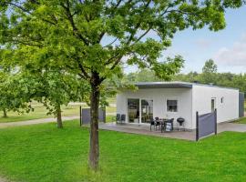 Lovely Home In Ringkøbing With Kitchen，位于Hee的酒店