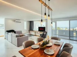 Grand Sea View Apartment 3' from Kavouri Beach