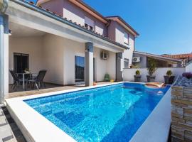 Stunning Home In Skatari With Wifi，位于Škatari的酒店