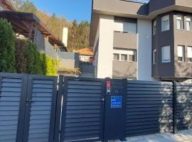 Villa Berta Tuzla - 302 Luxury Apartment - Free Private Secured Parking，位于图兹拉的酒店