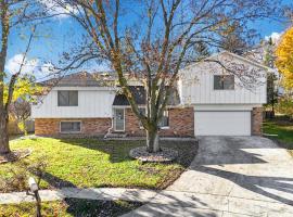 Parkside Getaway- Spacious Six Bedroom Home for Families & Friends，位于埃姆斯的酒店