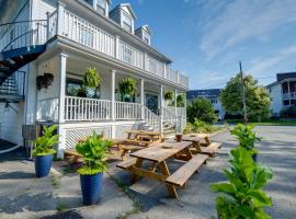 Chambre 305 de l'hôtel Victoria confortable et moderne，位于Saint-Pascal的酒店