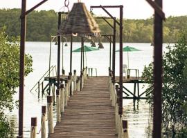 Flow Guest House，位于萨利诺波利斯的带泳池的酒店