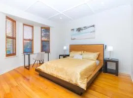 Glenelg House Modern 5QBed,1cot,3Bth, 4TV, Pet