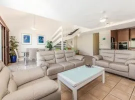 Unit 9 Viewcrest 3 Bedroom 24 Viewland Drive