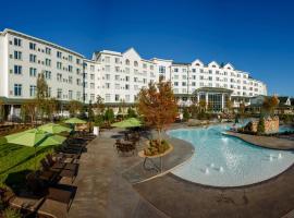 Dollywood's DreamMore Resort and Spa，位于鸽子谷Parrot Mountain & Gardens附近的酒店