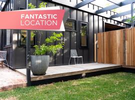 Garden Villa at Lucent Art House，位于斯特灵的酒店
