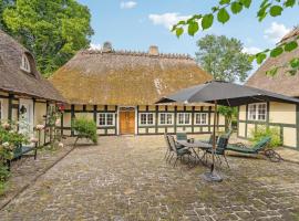Awesome Home In Ebberup With Sauna，位于埃伯鲁普的酒店