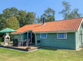 Three-Bedroom Holiday Home In Stubbekobing