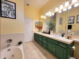 Spacious studio with two queen beds near Beverlywood 5 minutes to Rodeo Drive，位于洛杉矶的酒店