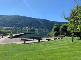 Beach Apartement direkt am Ossiacher See，位于Tschöran的Spa酒店