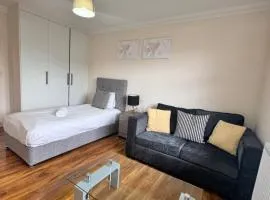 Comfort Heathrow Stay 5 Mins to the Terminal