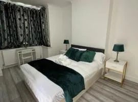 4 Bedroom semi detached House London