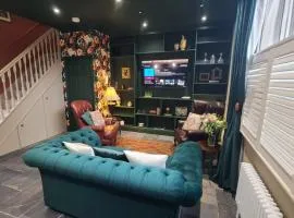 Samuels' a beautiful cosy duplex apartment just a 2 minute walk from the Garrick Theatre