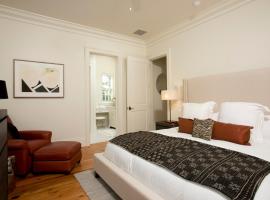 Signature Four Bedroom Lagoon Residence 1004，位于布拉夫顿的酒店