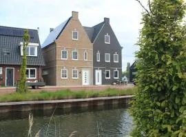 Wonderful house on water with 5 bedrooms and bathrooms