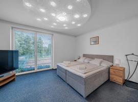 Raketa Residence, restaurant & hotel，位于普列维扎的旅馆