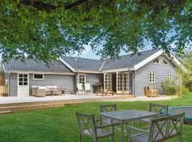 Cozy Home In Væggerløse With Sauna