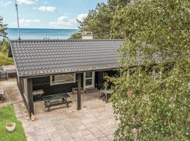 Nice Home In Sjællands Odde With House Sea View，位于Tjørneholm的酒店