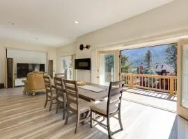 Game Room and Deck Modern Frazier Park Home!