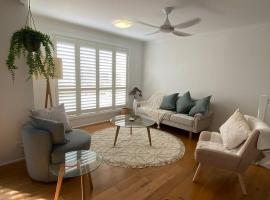 Walk to Moolooloola beach and pets welcome，位于穆卢拉巴的酒店