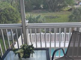 Sarasota -Walk to Siesta Key Beach，位于萨拉索塔的酒店