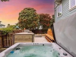 1 block to beach, Private Hot Tub, Fire Pit and BBQ