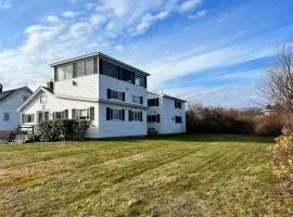 Views of The Atlantic Ocean and Nubble Lighthouse 4 Bedroom Family Home