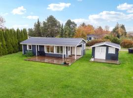 Nice Home In Bogø By With Wifi，位于Bogø By的酒店