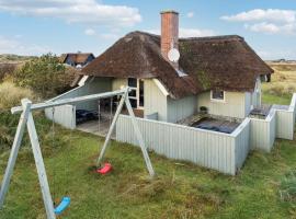 Holiday Home Sydslugen Blåvand V，位于布拉万德的酒店