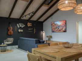 Cabana Rapsodia，位于Dejani的酒店