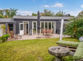 Nice Home In Anholt With Wifi，位于Anholt的酒店
