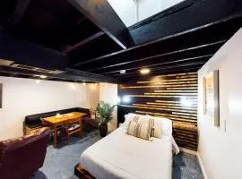 Chi-Town Hideout #B - Near Metra