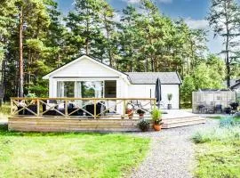 Cozy Home In Yngsjö With Kitchen