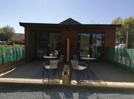 Bumble Bee Lodge, ROOM 1，位于Raholp的酒店