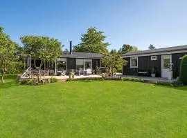 Cozy Home In Dronningmølle With Wifi
