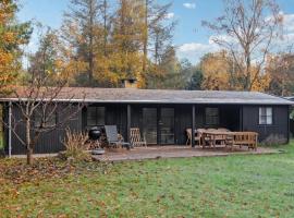 Gorgeous Home In Rørvig With Wifi，位于勒维的酒店