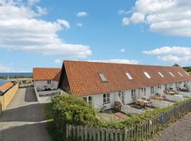 Awesome Apartment In Allinge With Wifi，位于阿灵厄的酒店