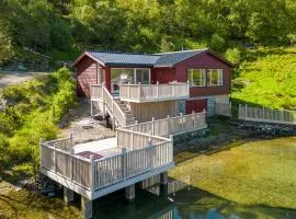 Cozy Home In Sveio With Wifi