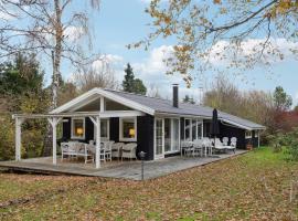 3 Bedroom Pet Friendly Home In Hornbæk，位于霍恩拜克的酒店