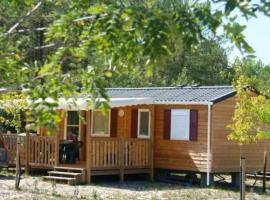 Camping 4 étoiles - Piscine - eebe0d，位于Saint-Michel-Escalus的酒店