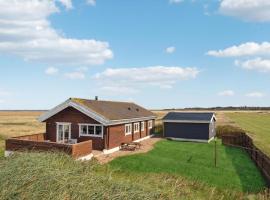 Three-Bedroom Holiday Home In Ulfborg，位于乌尔夫堡的酒店