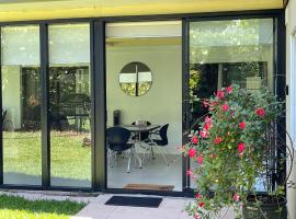 Garden Hideaway-Entirely Private，位于Beecroft的酒店