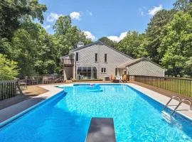 Secluded oasis in Asheville! GAME room MOVIE theater HOT tub - 20 min to Biltmore!