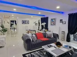Kandi Paramount Executive 1BR 140sqm and 400mbps